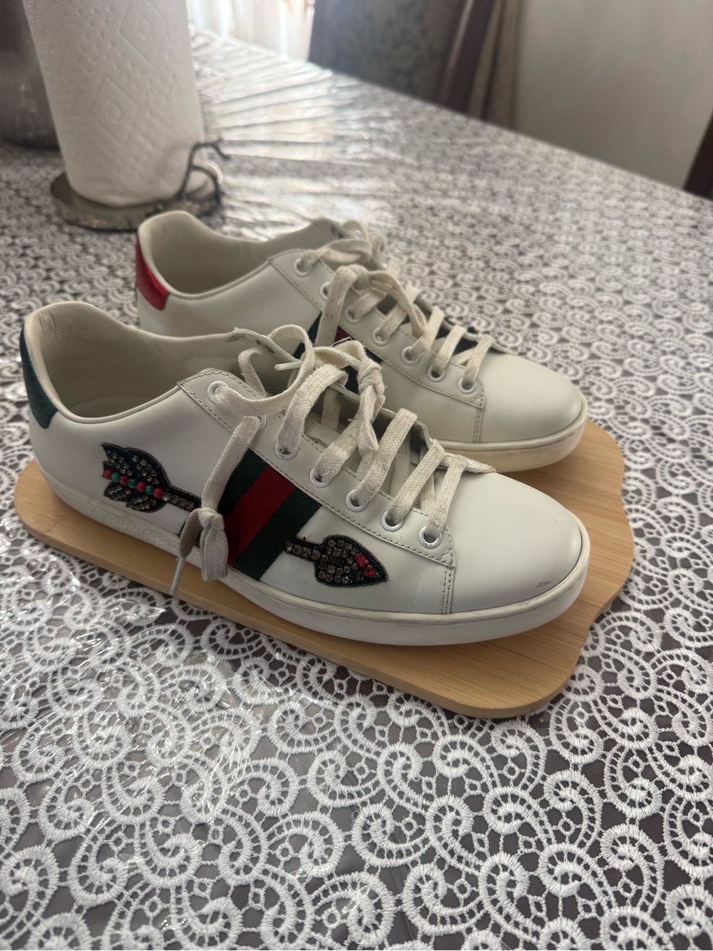 Gucci Women’s White Leather Low-Top Sneakers with Green & Red Web Stripe